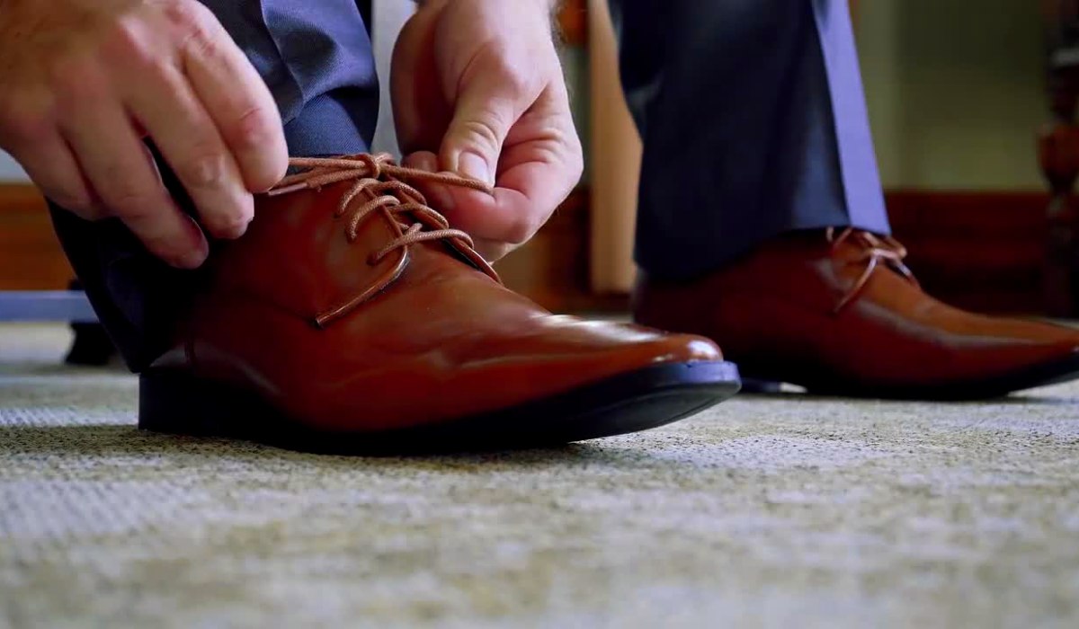 Del Sur menta Disco Cómo amarrar zapatos de vestir: 6 formas elegantes (con imágenes) | Calimod  Store