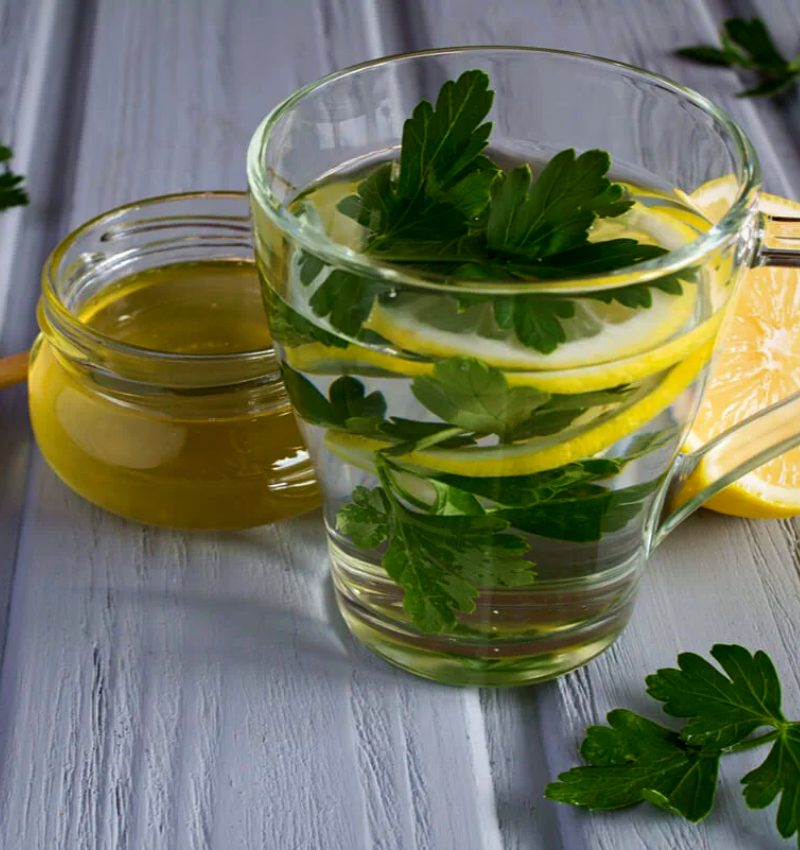Té de perejil para desinflamar pies hinchados
