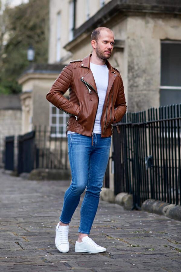 Cómo combinar zapatillas blancas +21 outfits para hombre (2024