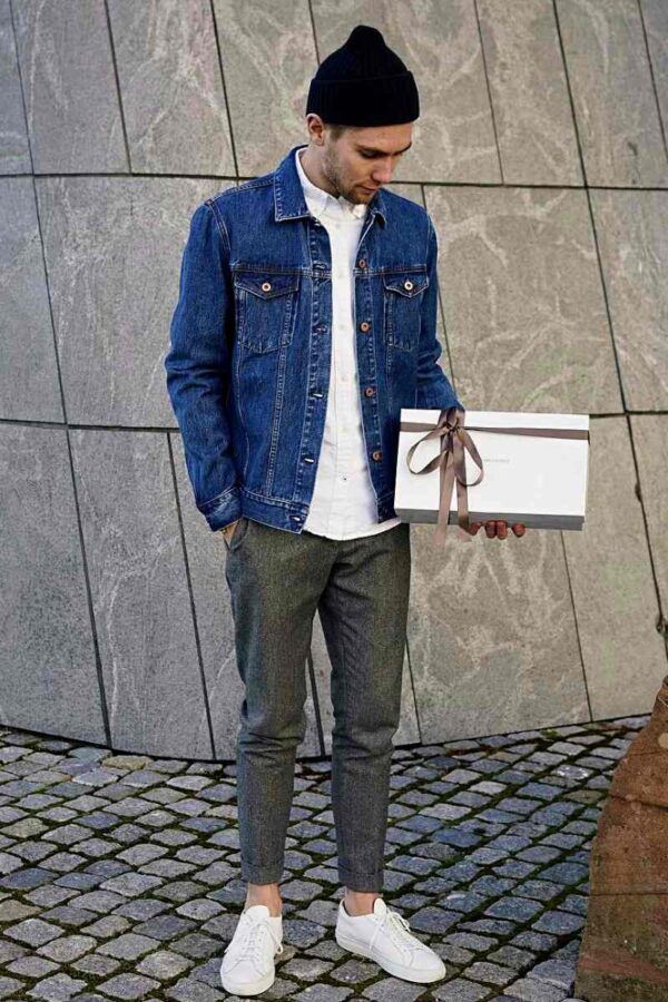 Cómo combinar zapatillas blancas +21 outfits para hombre (2024