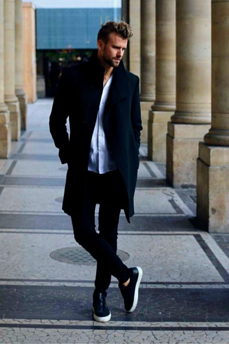 Cómo combinar zapatillas negras +18 outfits para hombre (2024)