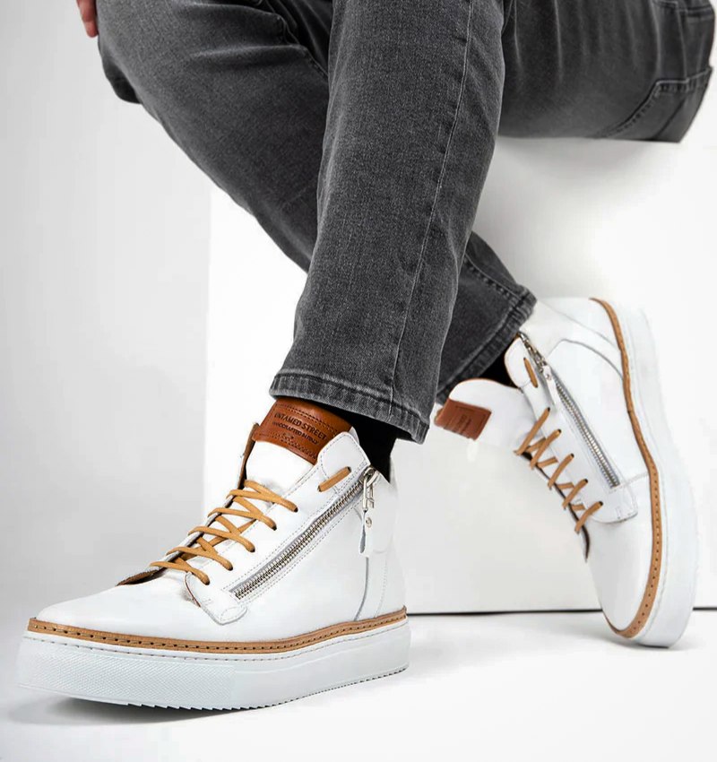 zapatillas altas high top con jeans para hombre