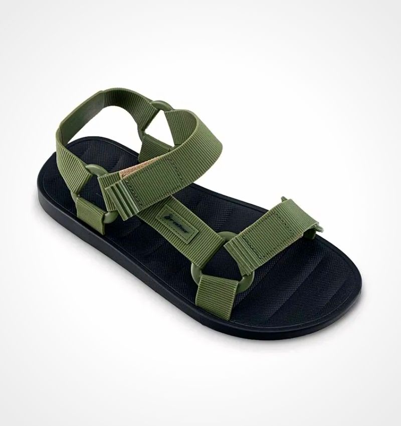 Sandalias verdes con velcro y tiras ajustables