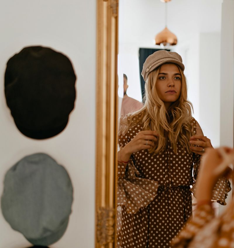 Mujer vestida con estilo boho