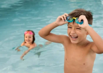 Aquashoes: Niños con estilo en la playa y piscina