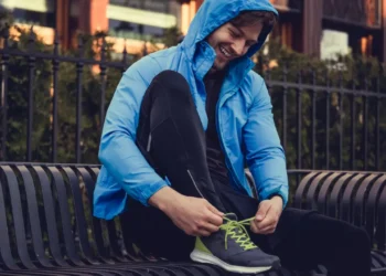 Cómo limpiar y mantener tus zapatillas con planta de goma como nuevas